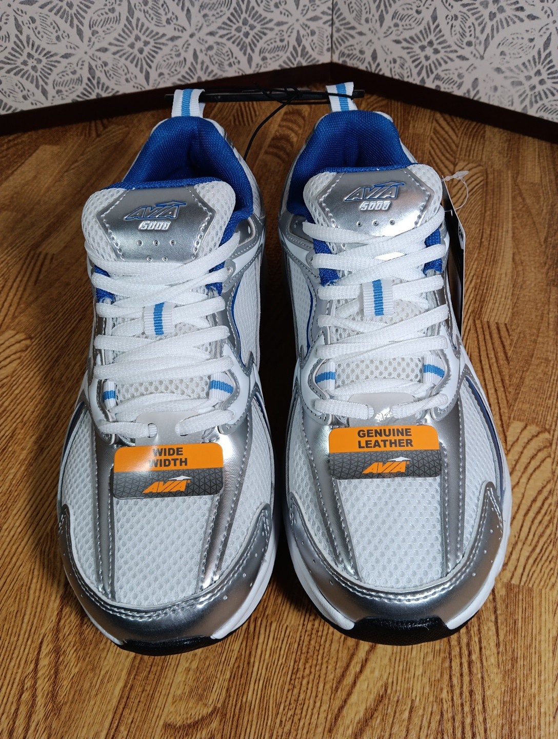 Woman's 8W Avia Brand New 5000 Perforance Sneakers Genuine Leather