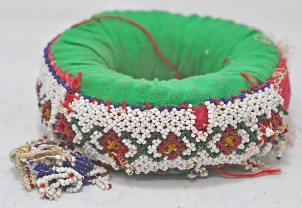 Antiguo soporte para maceta anillo redondo de tela original cuentas antiguas hechas a mano trabajo Foto 3 de 4