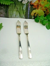 2   Oneida Heirloom  GRENOBLE  Silverplate  Master Butter Spreader Knives  1938