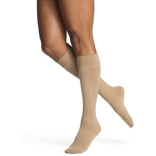 Sigvaris Opaco Mujer Hasta la Rodilla 20-30 mmHg con Banda de Silicona Agarre-Top Compressi - Imagen 19 de 30