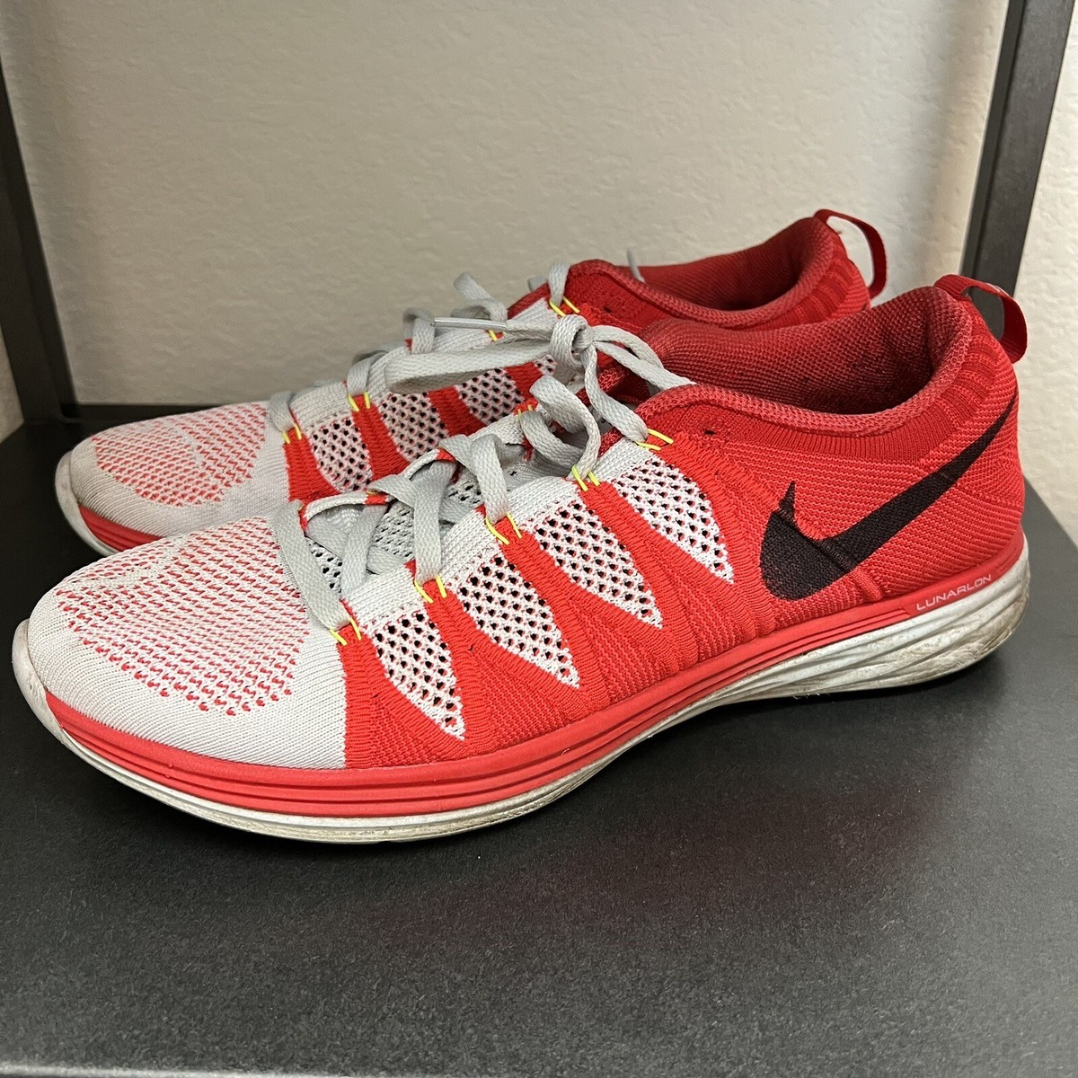 nike flyknit lunar red