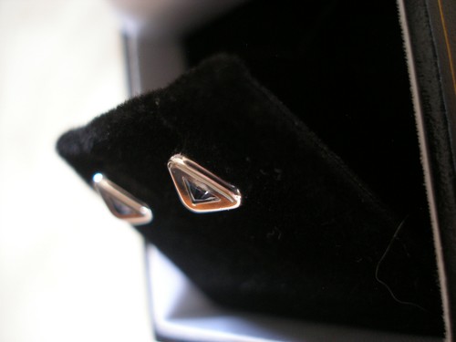 PAIR OF 9CT WHITE GOLD BLUE TOPAZ STUD EARRINGS MADE IN ENGLAND BRAND NEW IN BOX - Picture 6 of 7