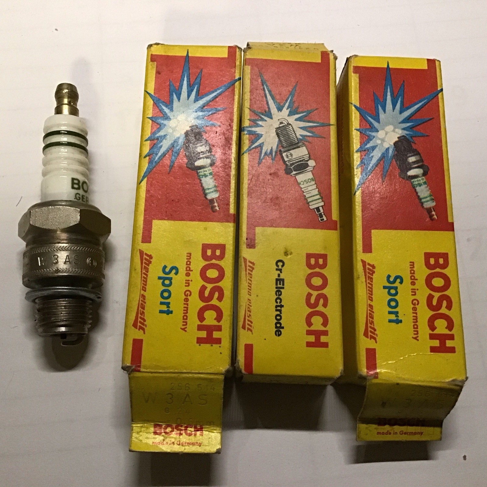 3 - Bosch W3A, W275T1, 0241255500 Sparkplugs NOS