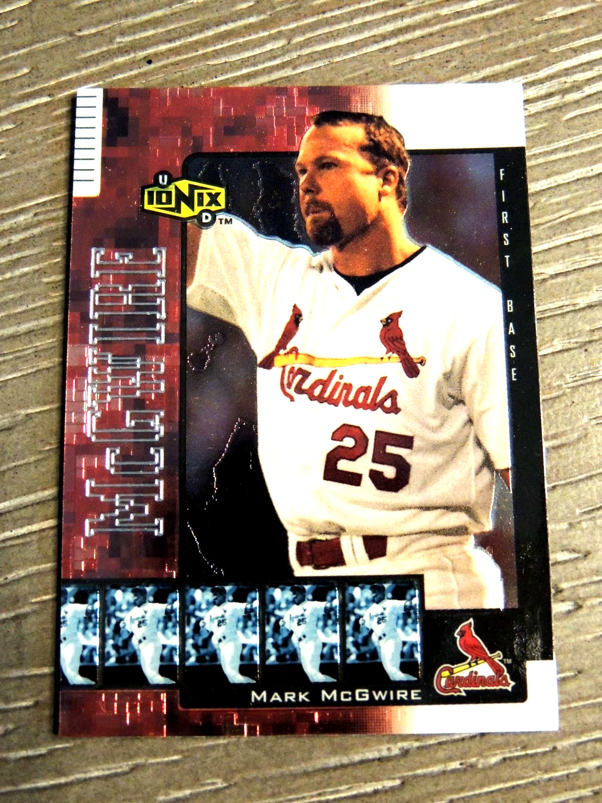 MARK McGWIRE 2000 UD IONIX CARD #14  CARDINALS LEGEND