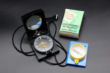 Kompass Freiberger Präzisionsmechanik Spiegelkompass & DDR VEB Schülerkompass