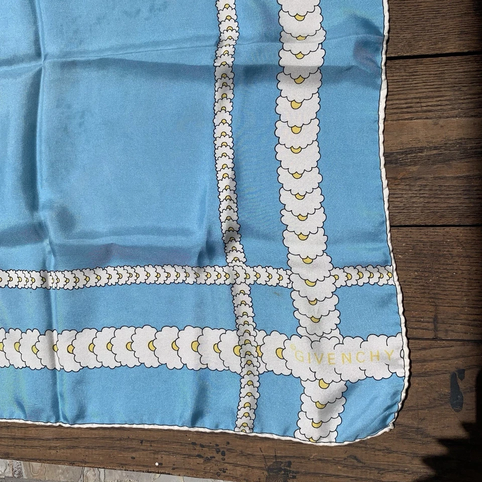 复古纪梵希多色春季花卉丝绸围巾  — 第 4/4 张图片