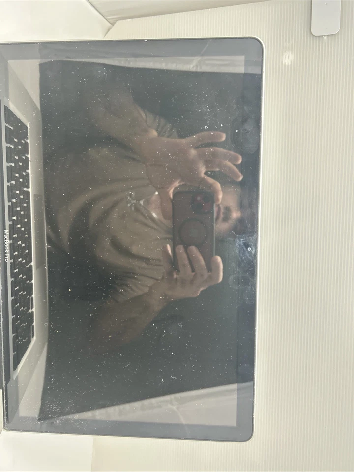 Apple MacBook Pro 15" A1286 2011 Intel Core i7 2.0GHz 4GB RAM - Image 3 of 4