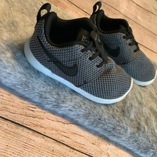 Nike Kids Roshe One Gray Sneakers Size 7C