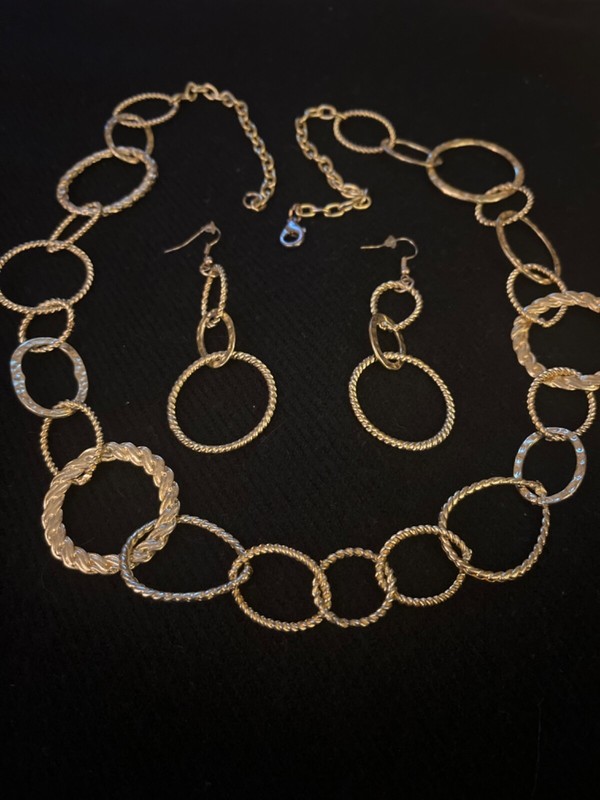 Mixed metal graduated rings, necklace gold texture, chain circles in earrings