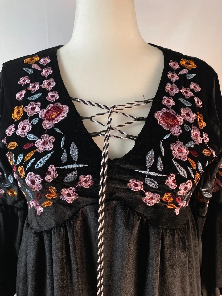 Mini Vestido Campesino Floral Bordado Terciopelo Negro Grunge Caprichoso Talla L Dobladillo de Encaje Foto 3 de 4