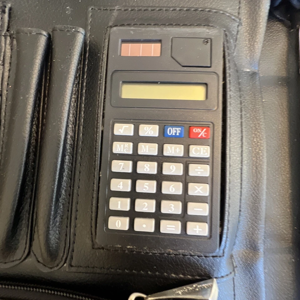 Maletín portafolio ejecutivo de cuero negro Franklin Covey con cremallera alrededor de archivo Foto 4 de 4