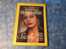 NATIONAL GEOGRAPHIC August 1995 SICILY Bats HIROSHIMA Voodoo WHALES Photographer