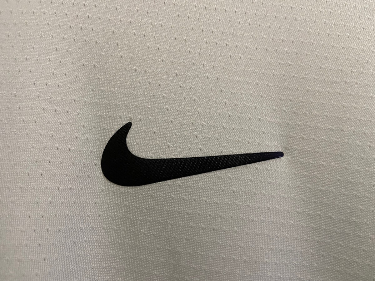 Nike Court Dri-FIT Advantage Slim Fit 1/4 Zip Tennis Top