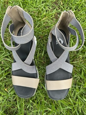 SOREL Women s Ella II Sandal   Gray/White Striped Elastic Size