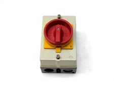 KLOCKNER MOELLER P1-32 ENCLOSED DISCONNECT SWITCH 600VAC 32A