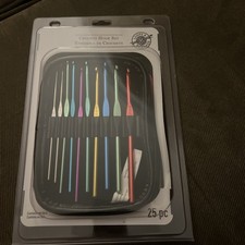 Loops  Threads Crochet Hook Set 25pcs/New.