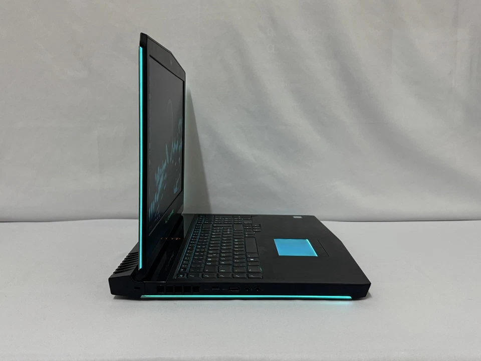 Alienware 17 R4 GAMING NOTEBOOK - Intel i7 32GB RAM SSD Nvidia GTX 1080 8GB MAX - Immagine 4 di 4