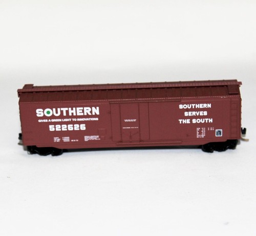 De colección Micro Train Lines Southern 522626 50' caja estándar enchufe para automóvil puerta 32240 - Imagen 2 de 3