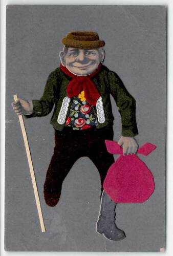 Rarität Filz AK ca. 1925 Wanderer Karikatur in Tracht mit Stock und Sack - Afbeelding 1 van 2