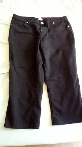Venus capri pants in black size 16 - cute crystal button detailing - Picture 1 of 3