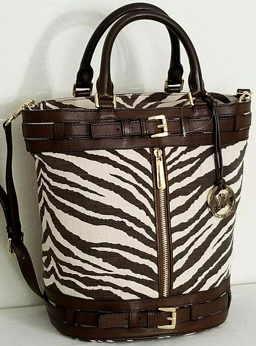 Michael kors kingsbury bucket bag 2025