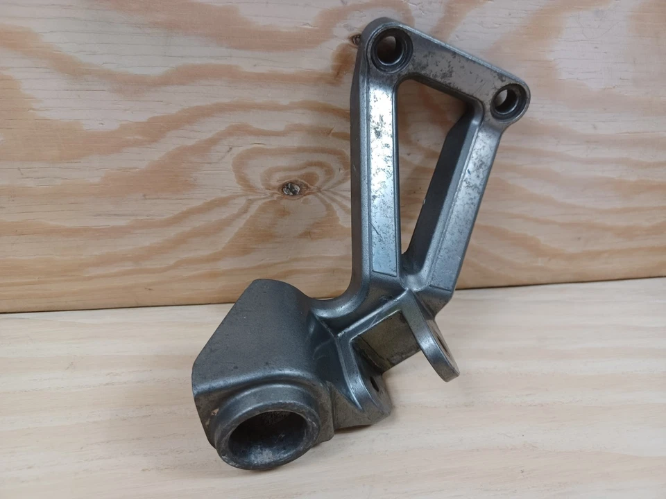 (D) Kawasaki ZX6R F1 F2 F3 Ninja 1995 - 1997 Rear Right Pillion Hanger Mount - Image 2 of 4