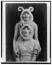 The Dolly Sisters,Roszika,Yansci,wearing costumes made of pearl,1922,Dancers
