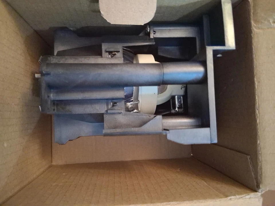 Replacement Lamp for Hitachi CP-WX8255A Projector Philips Bulb - Image 4 of 4