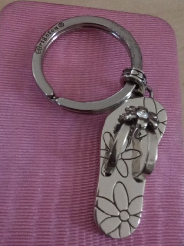 Brighton Flip Flop Key Fob Dixie Key Chain 3.5” - Foto 3 di 4