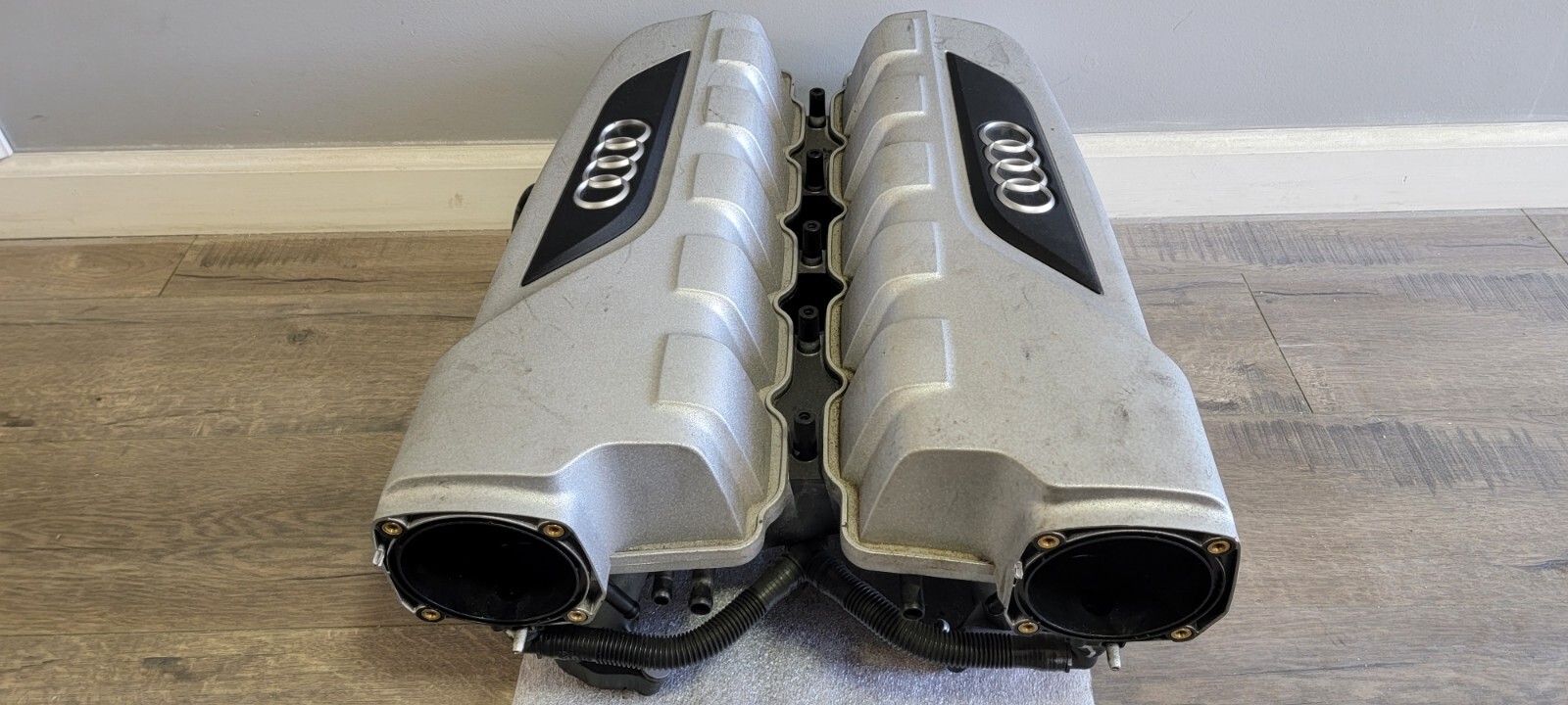 AUDI R8 V10 AIR INTAKE MANIFOLD OEM 07l133185AD 07l133185AC WITH FUEL RAILS 