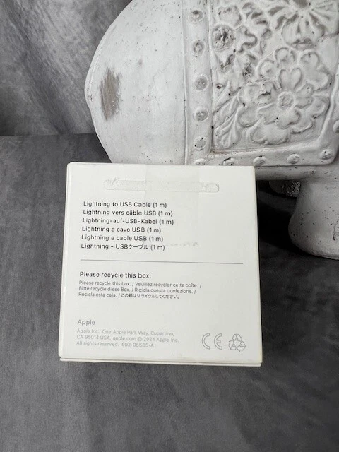 Apple MUQW3AM/A 3.3 Foot 1 Meter Lightning to USB Cable - White - Image 2 of 3