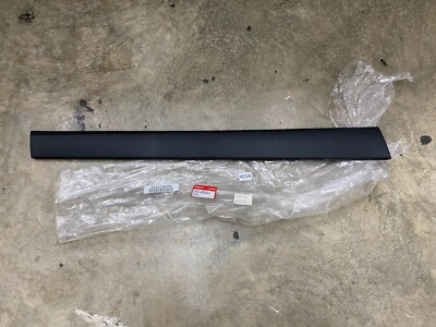 2017-2022 Honda CR-V Front left Door Lower Molding Door Garnish 75332-TJB-A01