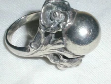 STUNNING~  WHEELER MANUFACTURING- WM STERLING FLOWER BALL RING- SIZE 5 3/4!