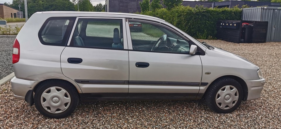Mitsubishi space star 2001