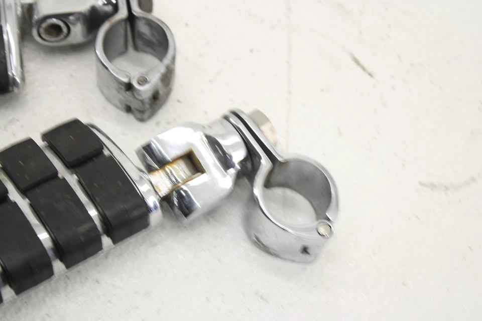 Пара передних опор для ног Harley Davidson Road Glide 99-06 годов выпуска - Изображение 4 из 4