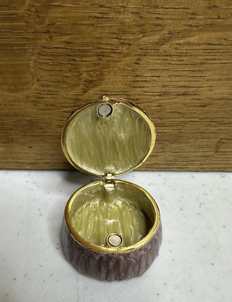 Monet "Tea For Two" or "Tea Party" Enamel Trinket/Pill Box. - Image 3 of 4