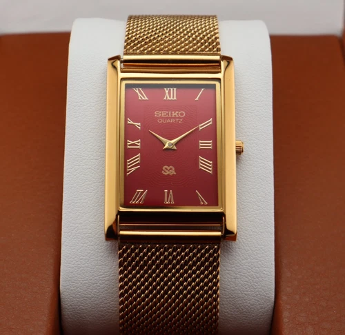 Vintage Seiko Slim Quartz Men's Wrist Watch Red  Dial with Gold Mesh Band.