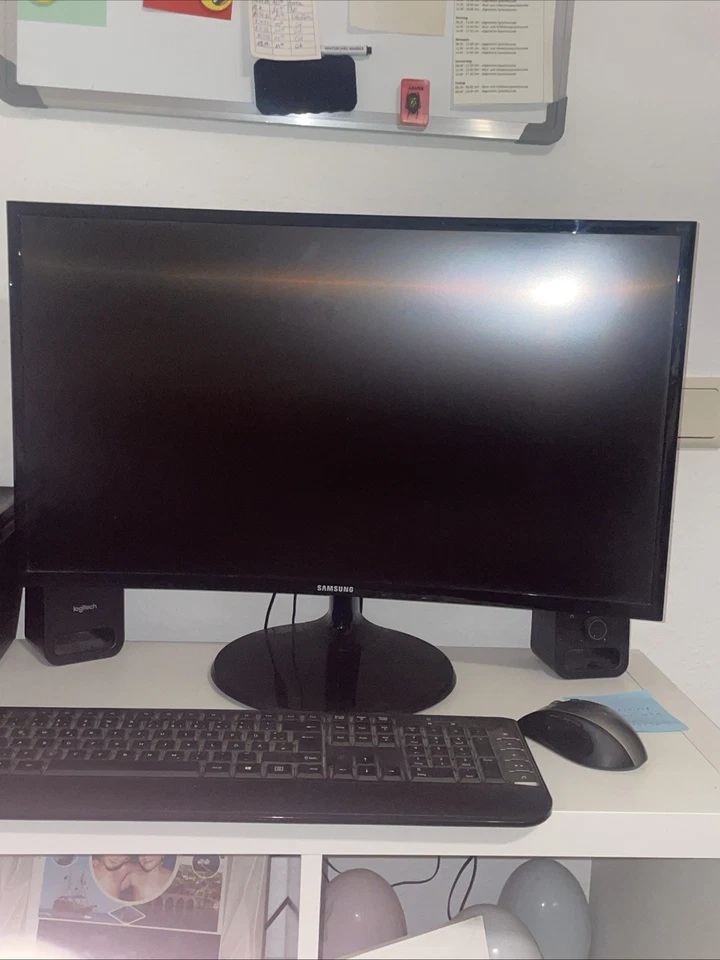 SAMSUNG LC24F390FHRXEN 23,5 Zoll Full-HD Monitor (4 ms Reaktionszeit, 60 Hz)