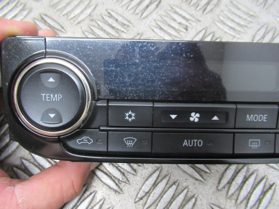 2018 MITSUBISHI OUTLANDER PHEV HYBRID MK3 A/C HEATER CLIMATE CONTROLS *8085 - Image 2 of 4