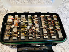 Scatole mosche Wychwood Vuefinder complete di mosche. Entrambi i lati sono completi