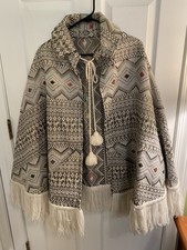 Women's Cape, fringe at the bottom OS