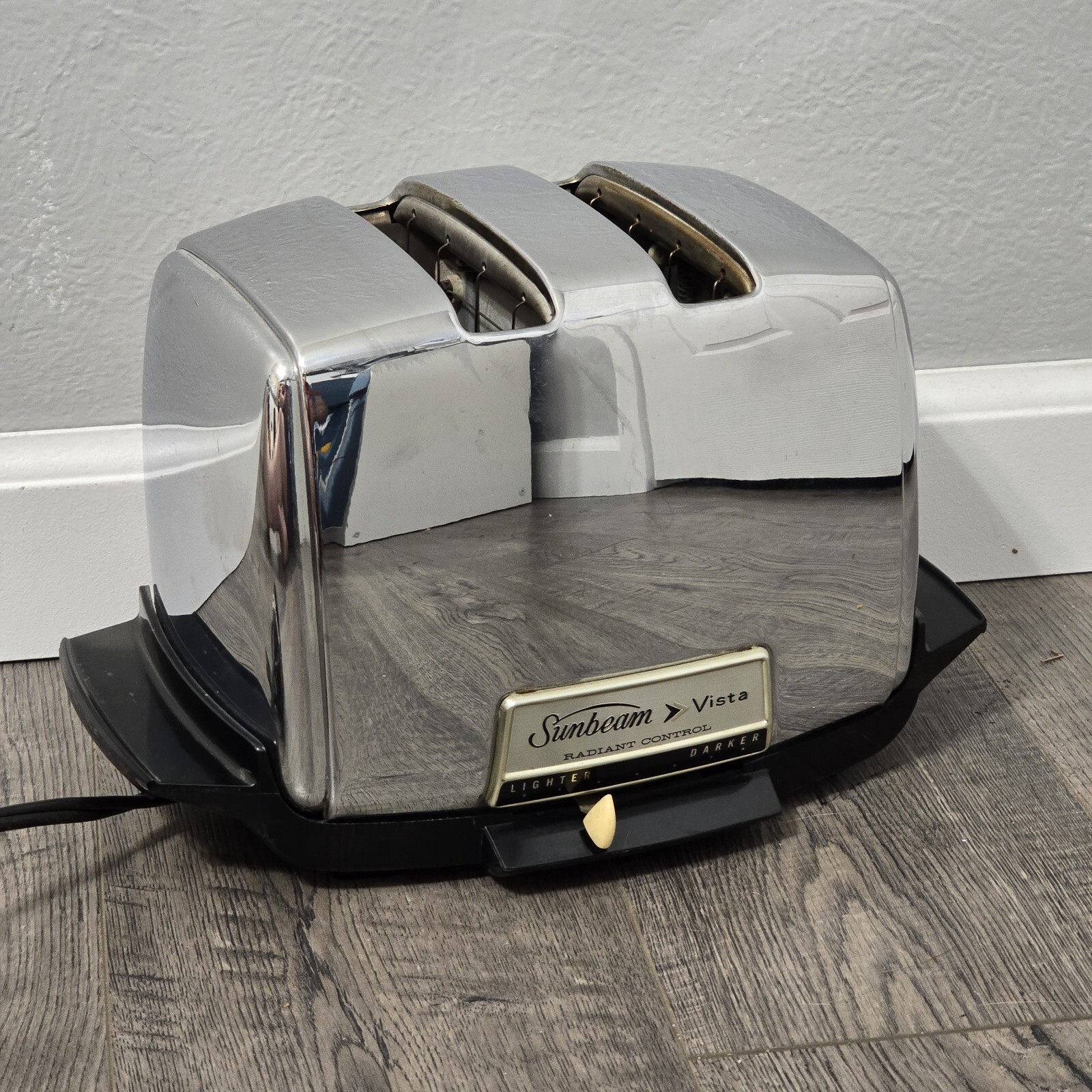 Vintage Sunbeam Vista Radiant Control Toaster Auto Drop & Raise VT401