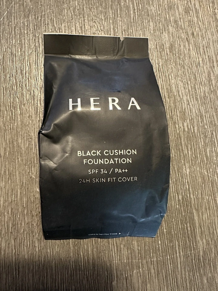 HERA 2024 NEW Black MINI Cushion Foundation 5g SPF34/PA++ K-Beauty. Shade 21N1 - Image 3 of 4