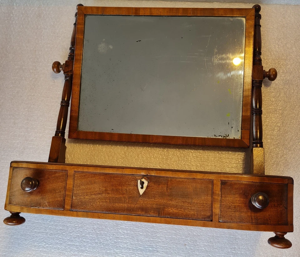 Espejo de afeitar de inodoro Georgian Regency de caoba Foto 3 de 4