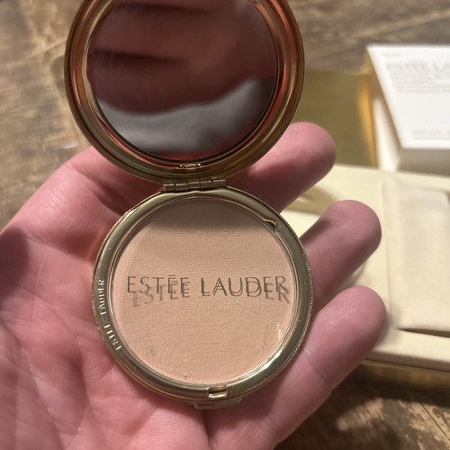 Polvere compatta Estee Lauder "Button, Button" nuova con scatola vintage rara!!! - Foto 5 di 7