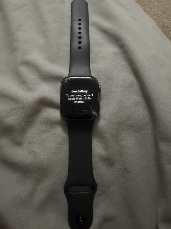Apple Watch Series 4 44mm Aluminum Case with Sport Band GPS, Unlocked