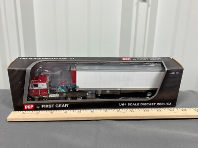 Peterbilt 352 COE w 40' Vintage Reefer Thermo King Trailer 1:64 NIB DCP 60-0569