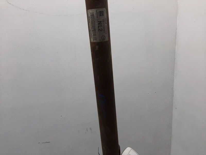 02 03 04 05 06 07 08 09 GMC ENVOY línea del eje de transmisión delantero 4,2 L 4x4 automático 25833034 Foto 2 de 4