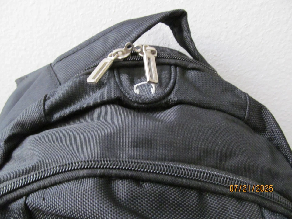 Speedair by Sumdex 黑色尼龙衬垫笔记本电脑部分和手提手柄 18" L — 第 3/4 张图片