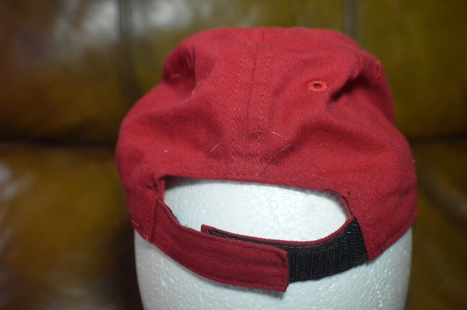 Boné de beisebol Nike vermelho com preto Swoosh bebê menino menina ajustável  - Imagem 4 de 4